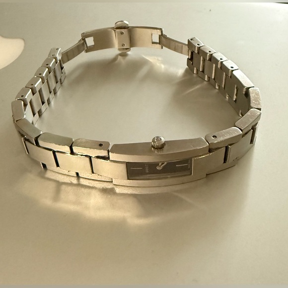 Gucci 4600L Series Women's Stainless Steel watch, pre-owned - Picture 10 of 14